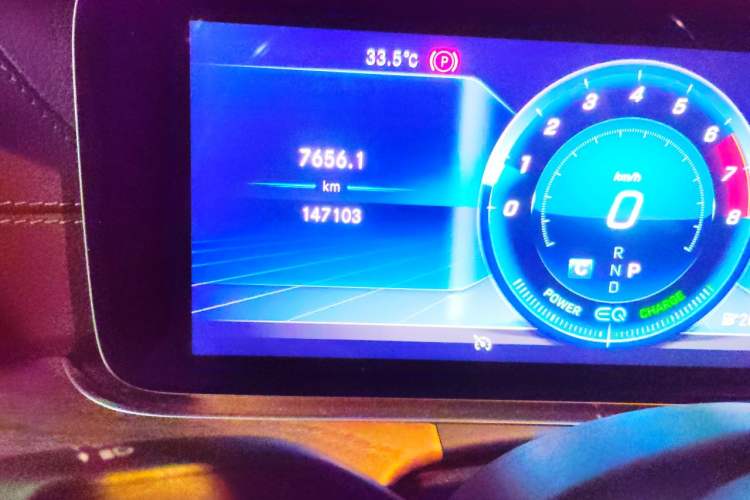 Used Mercedes-Benz E-Class 2020 E 260 L Odometer Close Up