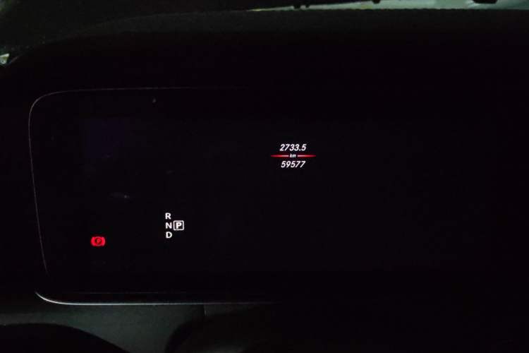 Used Mercedes-Benz E-Class 2020 E 260 L Sport Edition Odometer Close Up