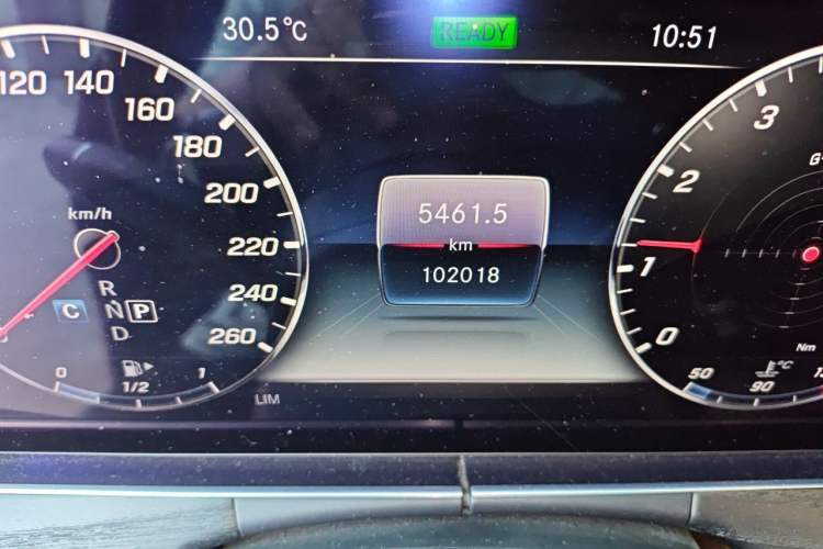 Used Mercedes-Benz E-Class 2020 Facelift E 260 L Sport Edition Odometer Close Up