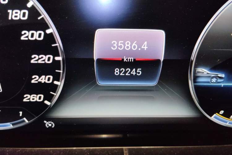 Used Mercedes-Benz E-Class 2020 Facelift E 300 L Stylish Edition Odometer Close Up