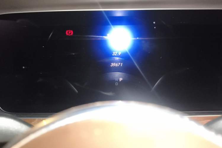Used Mercedes-Benz E-Class 2020 E 260 L Odometer Close Up