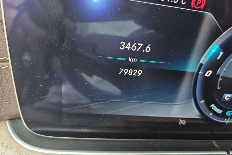 Used Mercedes-Benz E-Class 2020 E 260 L 4MATIC Odometer Close Up