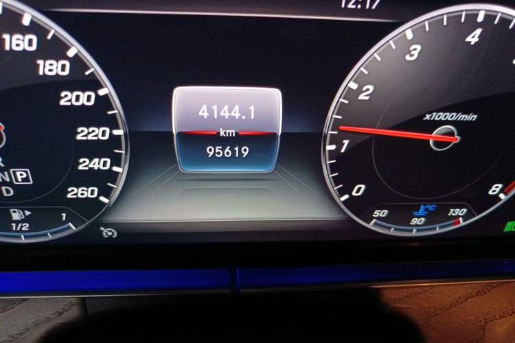Used Mercedes-Benz E-Class 2020 Restyled E 300 L Exclusive Edition Odometer Close Up