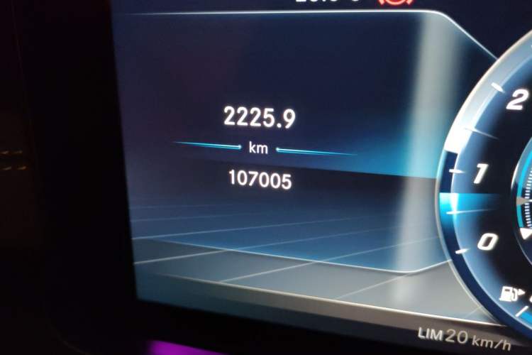 Used Mercedes-Benz E-Class 2020 Restyled E 300 L Exclusive Edition Odometer Close Up