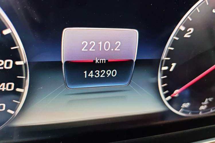 Used Mercedes-Benz E-Class 2020 Facelift E 300 L Stylish Edition Odometer Close Up