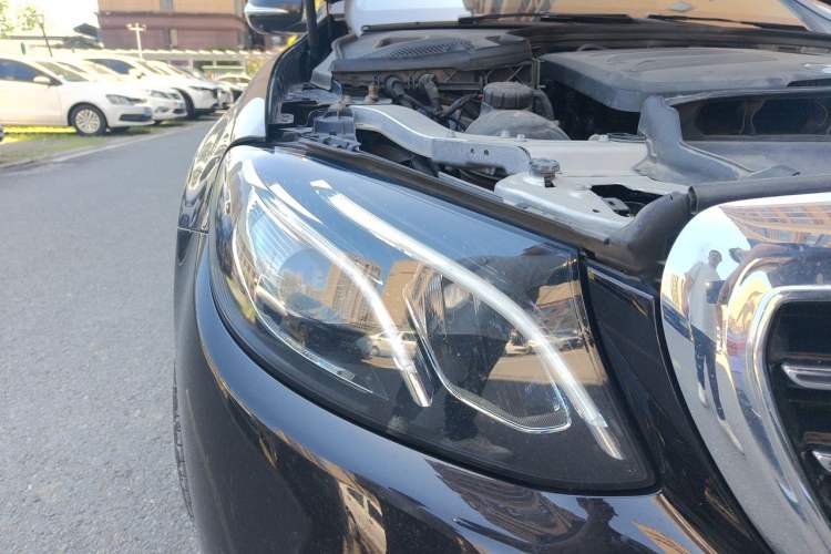 Used Mercedes-Benz E-Class 2020 Restyled E 300 L Exclusive Edition Right Front Headlight