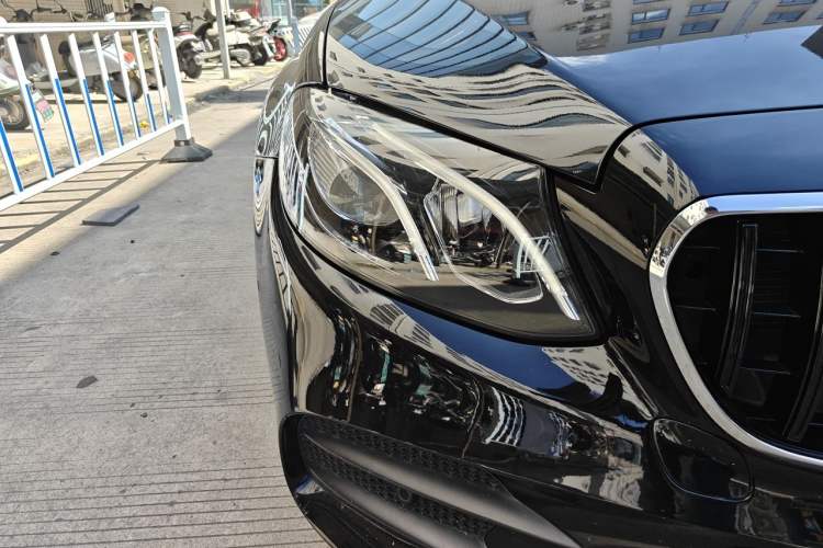 Used Mercedes-Benz E-Class 2020 Restyled E 300 L Sporty and Stylish Edition Right Front Headlight