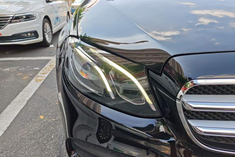 Used Mercedes-Benz E-Class 2020 Restyled E 300 L Sporty and Stylish Edition Right Front Headlight