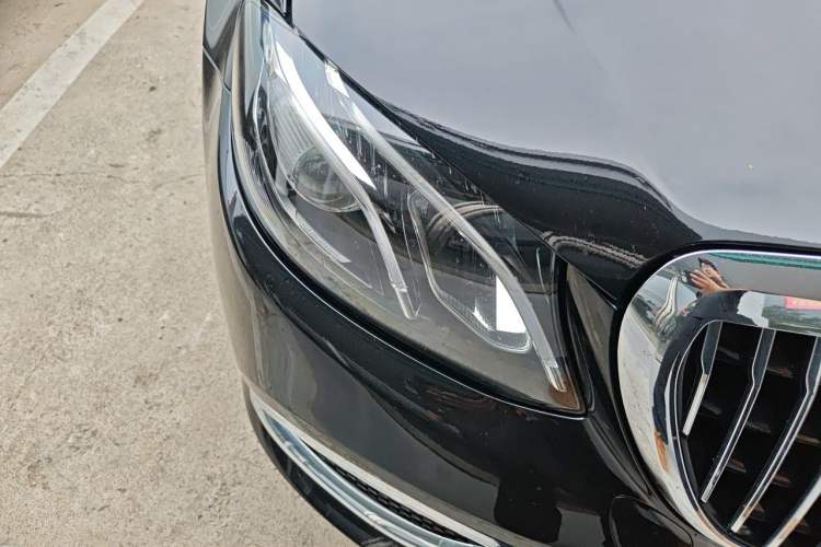 Used Mercedes-Benz E-Class 2020 Restyled E 300 L Exclusive Edition Right Front Headlight