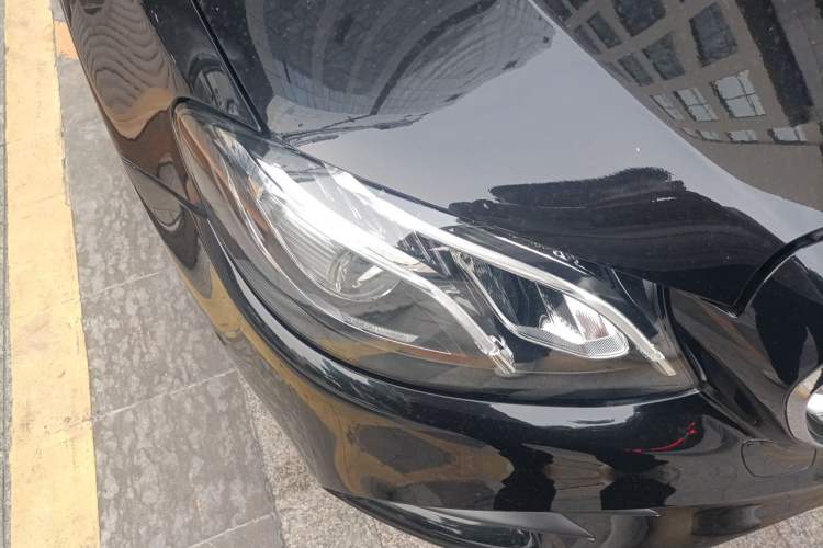 Used Mercedes-Benz E-Class 2020 Restyled E 300 L Sporty and Stylish Edition Right Front Headlight