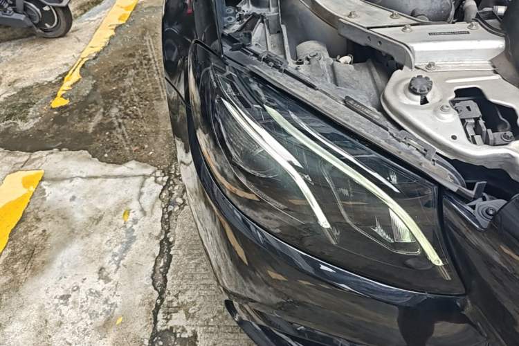 Used Mercedes-Benz E-Class 2020 Restyled E 300 L Sporty and Stylish Edition Right Front Headlight