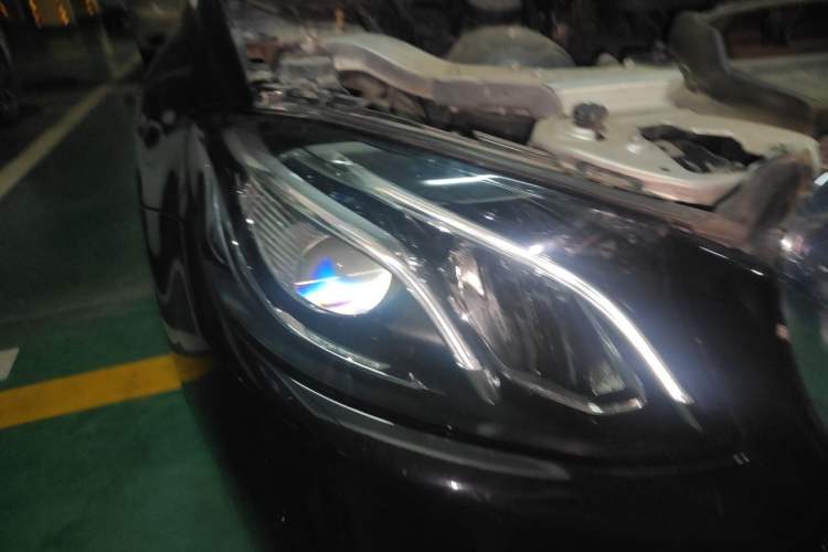 Used Mercedes-Benz E-Class 2020 Restyled E 300 L Exclusive Edition Right Front Headlight