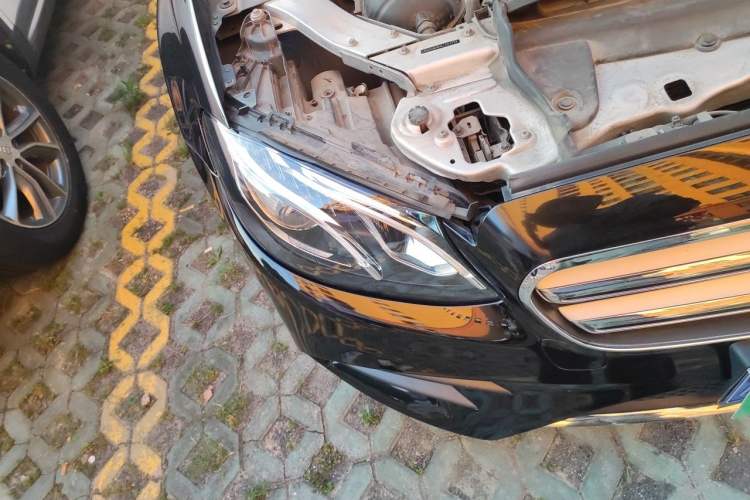Used Mercedes-Benz E-Class 2020 Restyled E 300 L Sporty and Stylish Edition Right Front Headlight