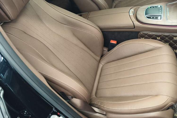 Used Mercedes-Benz E-Class 2020 Restyled E 300 L Exclusive Edition Right Front Seat