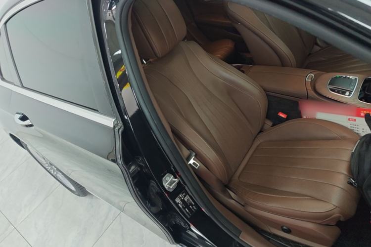 Used Mercedes-Benz E-Class 2020 Restyled E 300 L Exclusive Edition Right Front Seat