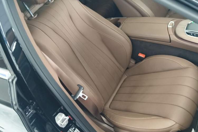 Used Mercedes-Benz E-Class 2020 Restyled E 300 L Exclusive Edition Right Front Seat