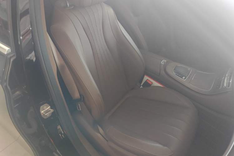 Used Mercedes-Benz E-Class 2020 Restyled E 300 L Exclusive Edition Right Front Seat