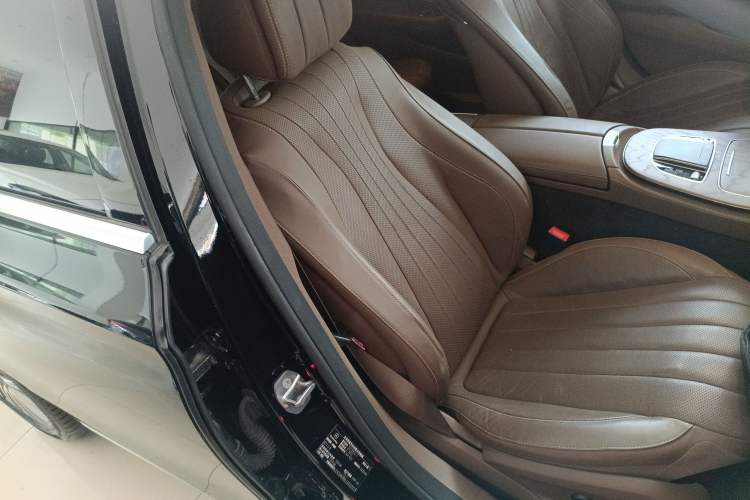 Used Mercedes-Benz E-Class 2020 Restyled E 300 L Exclusive Edition Right Front Seat