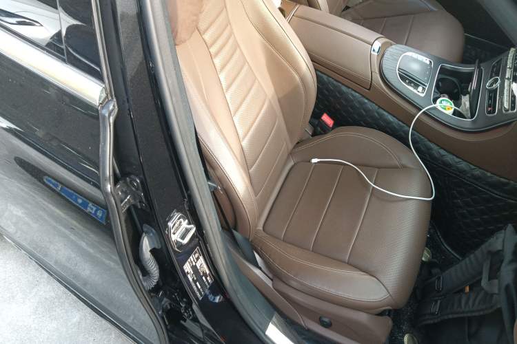 Used Mercedes-Benz E-Class 2020 E 300 L Sport Luxury Edition Right Front Seat