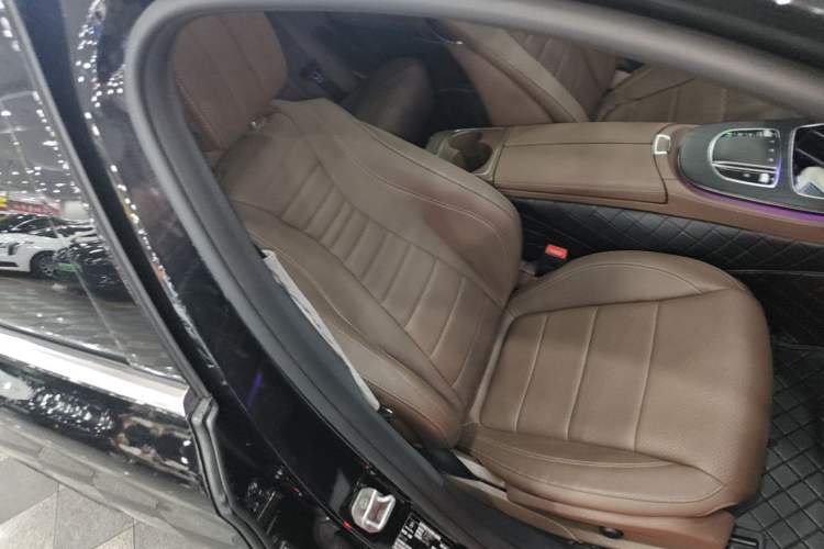Used Mercedes-Benz E-Class 2020 Restyled E 300 L Sporty and Stylish Edition Right Front Seat