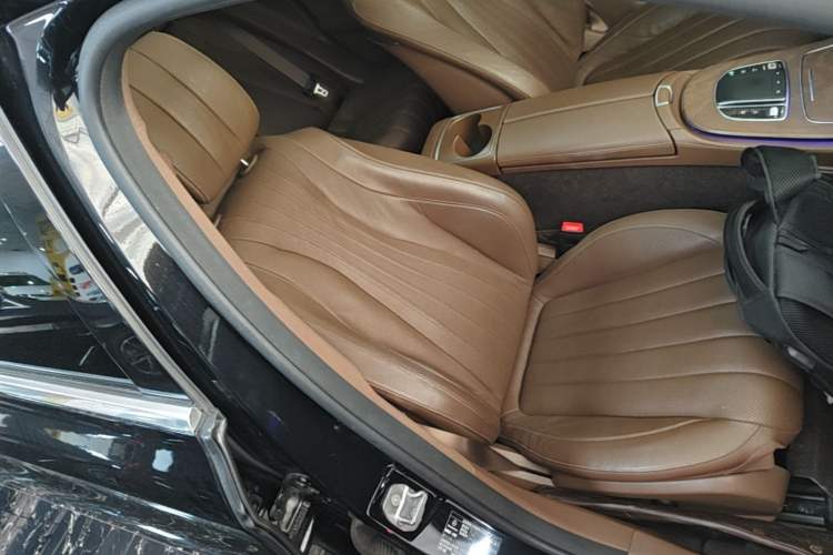 Used Mercedes-Benz E-Class 2020 Restyled E 300 L Exclusive Edition Right Front Seat