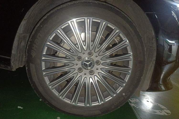 Used Mercedes-Benz E-Class 2020 Facelift E 300 L Stylish Edition Right Front Wheel Hub