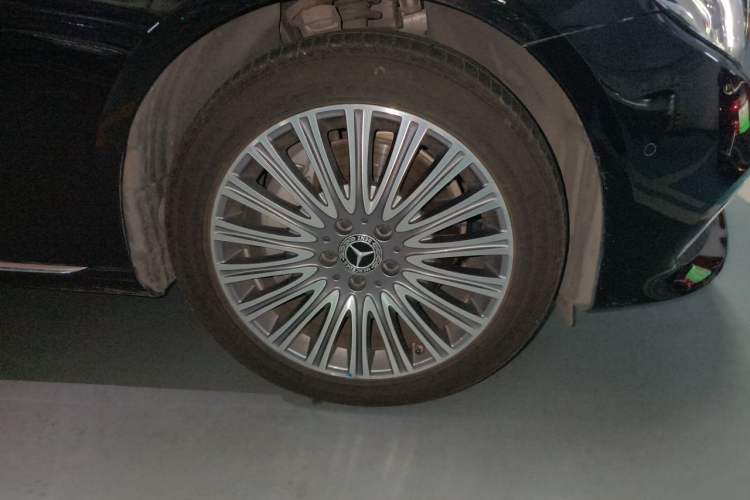 Used Mercedes-Benz E-Class 2020 E 300 L Luxury Model Right Front Wheel Hub