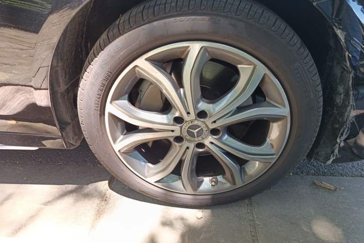 Used Mercedes-Benz E-Class 2020 Restyled E 300 L Sporty and Stylish Edition Right Front Wheel Hub