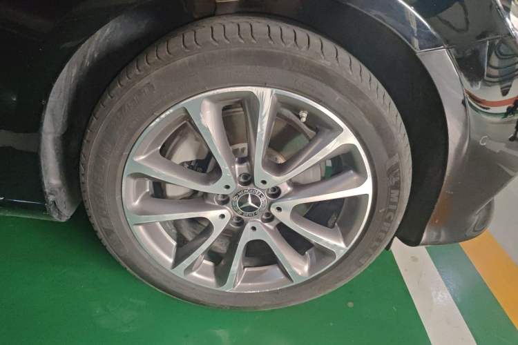 Used Mercedes-Benz E-Class 2020 E 260 L 4MATIC Right Front Wheel Hub