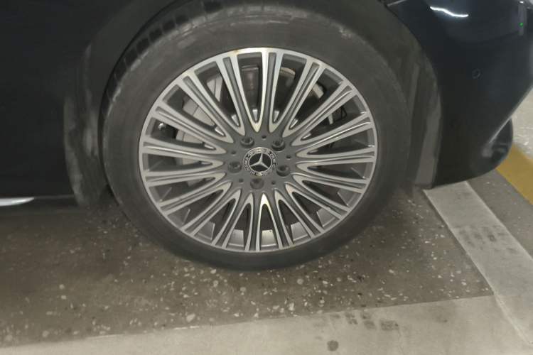 Used Mercedes-Benz E-Class 2020 E 300 L Luxury Model Right Front Wheel Hub
