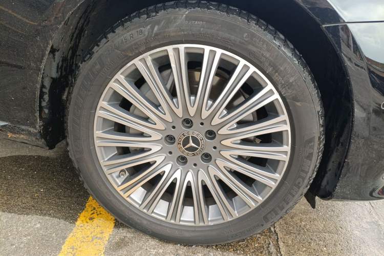Used Mercedes-Benz E-Class 2020 Restyled E 300 L Exclusive Edition Right Front Wheel Hub