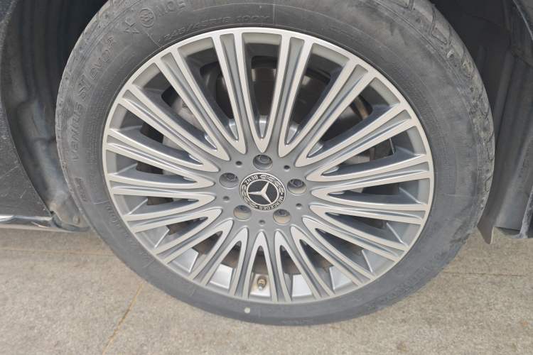 Used Mercedes-Benz E-Class 2020 Restyled E 300 L Exclusive Edition Right Front Wheel Hub