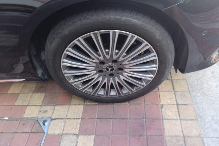 Used Mercedes-Benz E-Class 2020 Facelift E 300 L Stylish Edition Right Front Wheel Hub