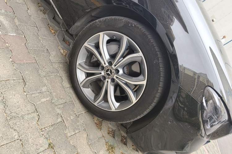 Used Mercedes-Benz E-Class 2020 E 300 L Luxury Model Right Front Wheel Hub