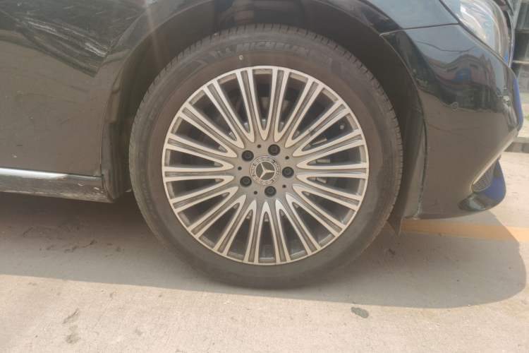 Used Mercedes-Benz E-Class 2020 Restyled E 300 L Exclusive Edition Right Front Wheel Hub