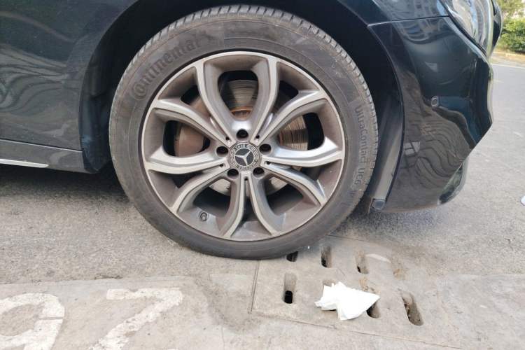 Used Mercedes-Benz E-Class 2020 Restyled E 300 L Sporty and Stylish Edition Right Front Wheel Hub