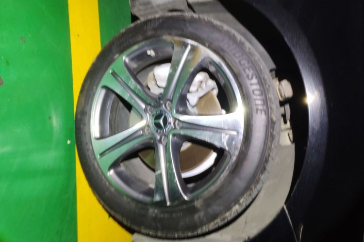 Used Mercedes-Benz E-Class 2020 E 260 L Sport Edition Right Front Wheel Hub