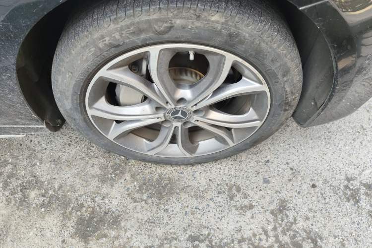 Used Mercedes-Benz E-Class 2020 E 300 L Sport Luxury Edition Right Front Wheel Hub