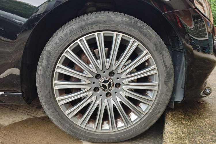 Used Mercedes-Benz E-Class 2020 Facelift E 300 L Stylish Edition Right Front Wheel Hub