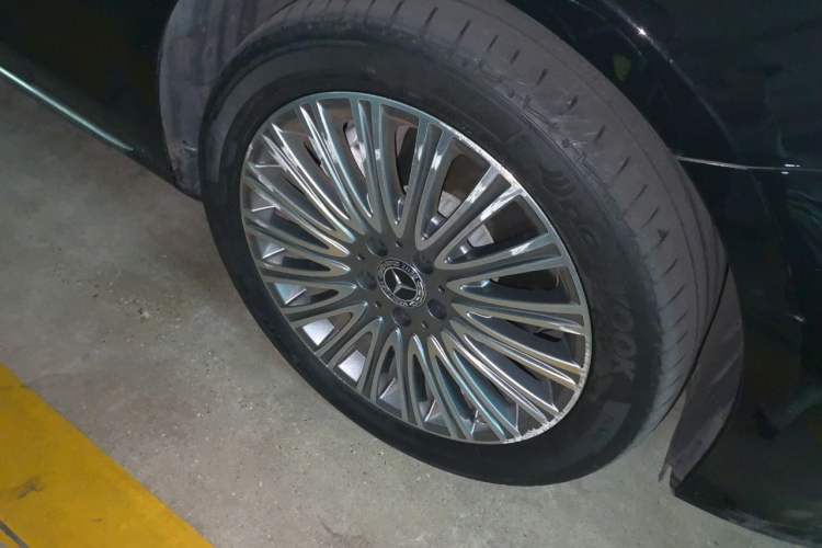 Used Mercedes-Benz E-Class 2020 E 300 L Luxury Model Right Front Wheel Hub