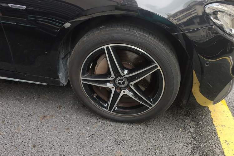 Used Mercedes-Benz E-Class 2020 Restyled E 300 L Sporty and Stylish Edition Right Front Wheel Hub