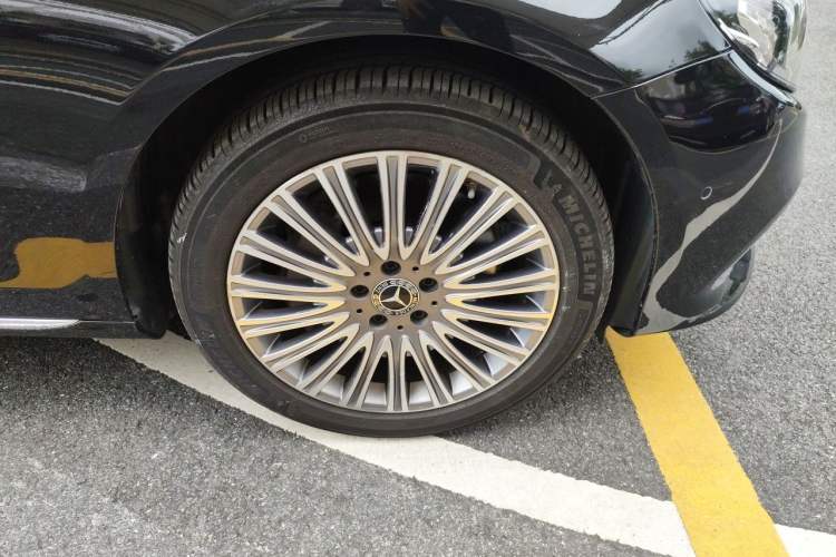 Used Mercedes-Benz E-Class 2020 E 300 L Stylish Model Right Front Wheel Hub