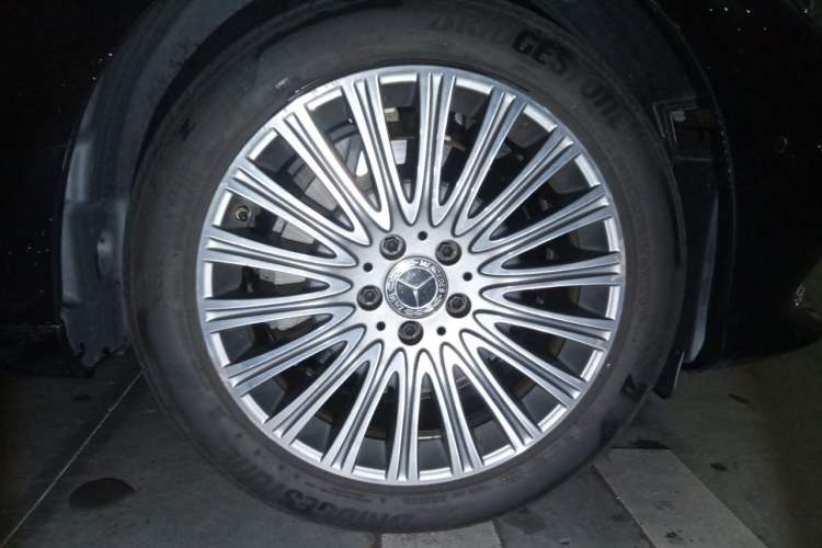 Used Mercedes-Benz E-Class 2020 E 300 L Luxury Model Right Front Wheel Hub