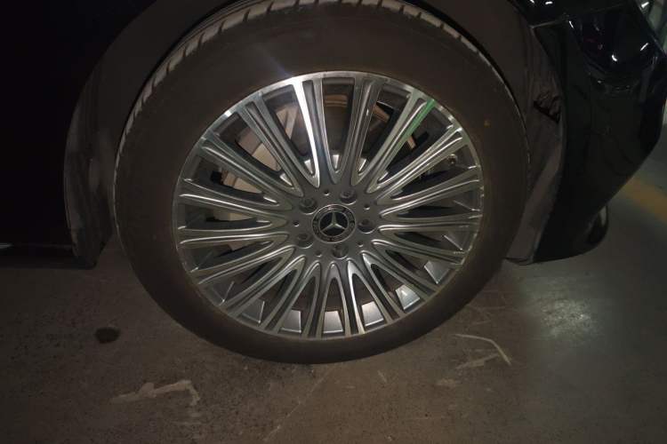 Used Mercedes-Benz E-Class 2020 E 300 L Luxury Model Right Front Wheel Hub