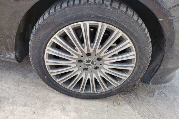 Used Mercedes-Benz E-Class 2020 Restyled E 300 L Exclusive Edition Right Front Wheel Hub