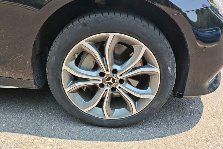 Used Mercedes-Benz E-Class 2020 E 300 L Sporty and Stylish Model Right Front Wheel Hub