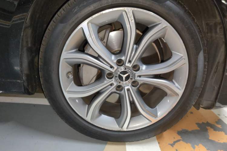 Used Mercedes-Benz E-Class 2020 E 300 L Sporty and Stylish Model Right Front Wheel Hub
