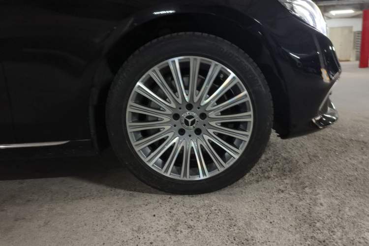 Used Mercedes-Benz E-Class 2020 E 300 L Luxury Model Right Front Wheel Hub