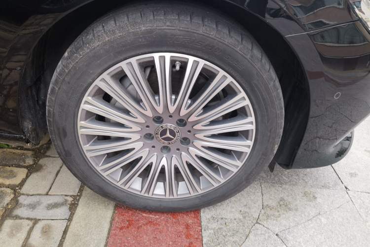 Used Mercedes-Benz E-Class 2020 Facelift E 300 L Stylish Edition Right Front Wheel Hub