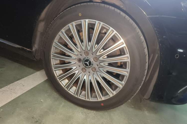 Used Mercedes-Benz E-Class 2020 Restyled E 300 L Exclusive Edition Right Front Wheel Hub